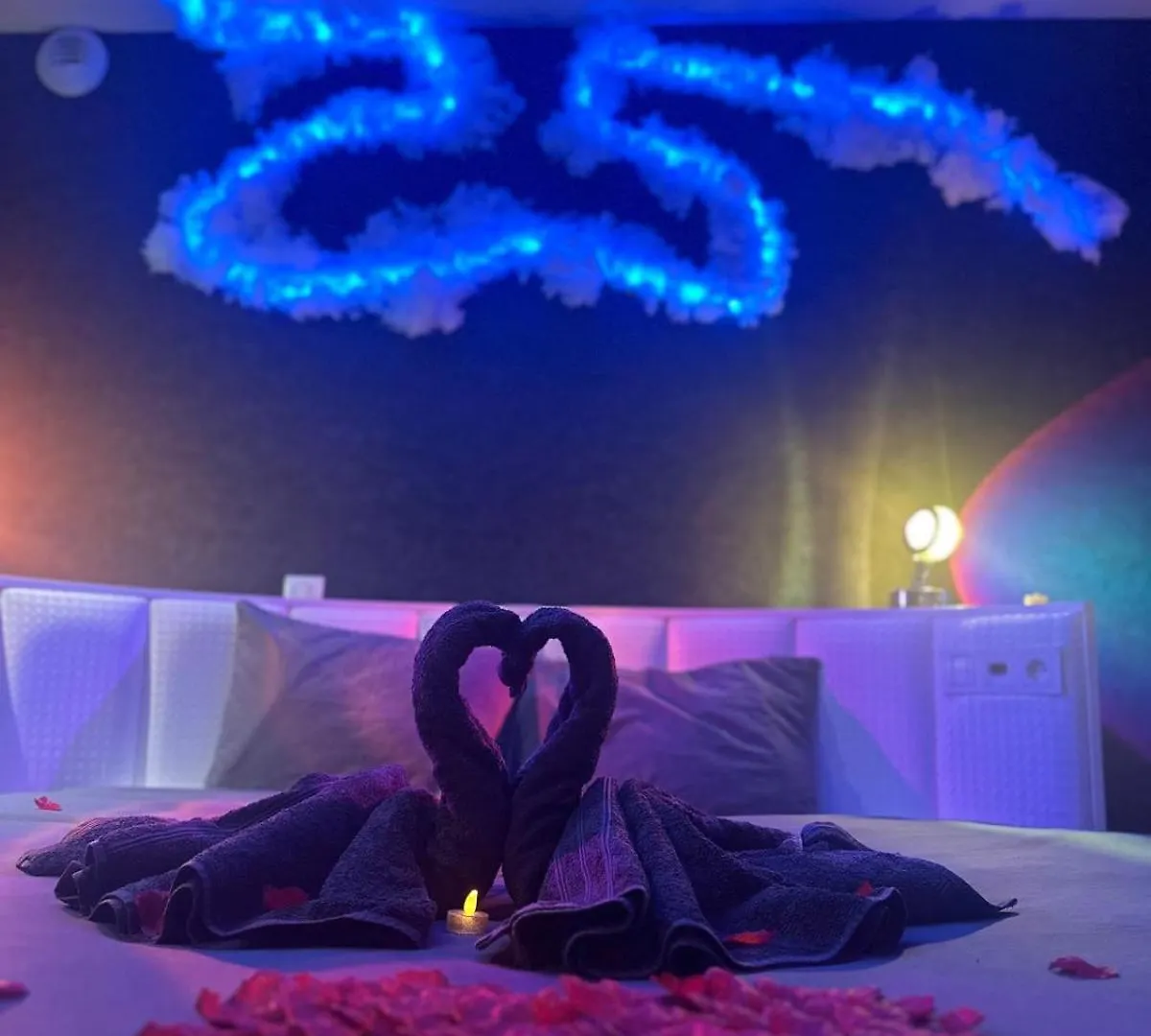 Love Paradis Jacuzzi Spa Vieille-Toulouse 0*,  فرنسا